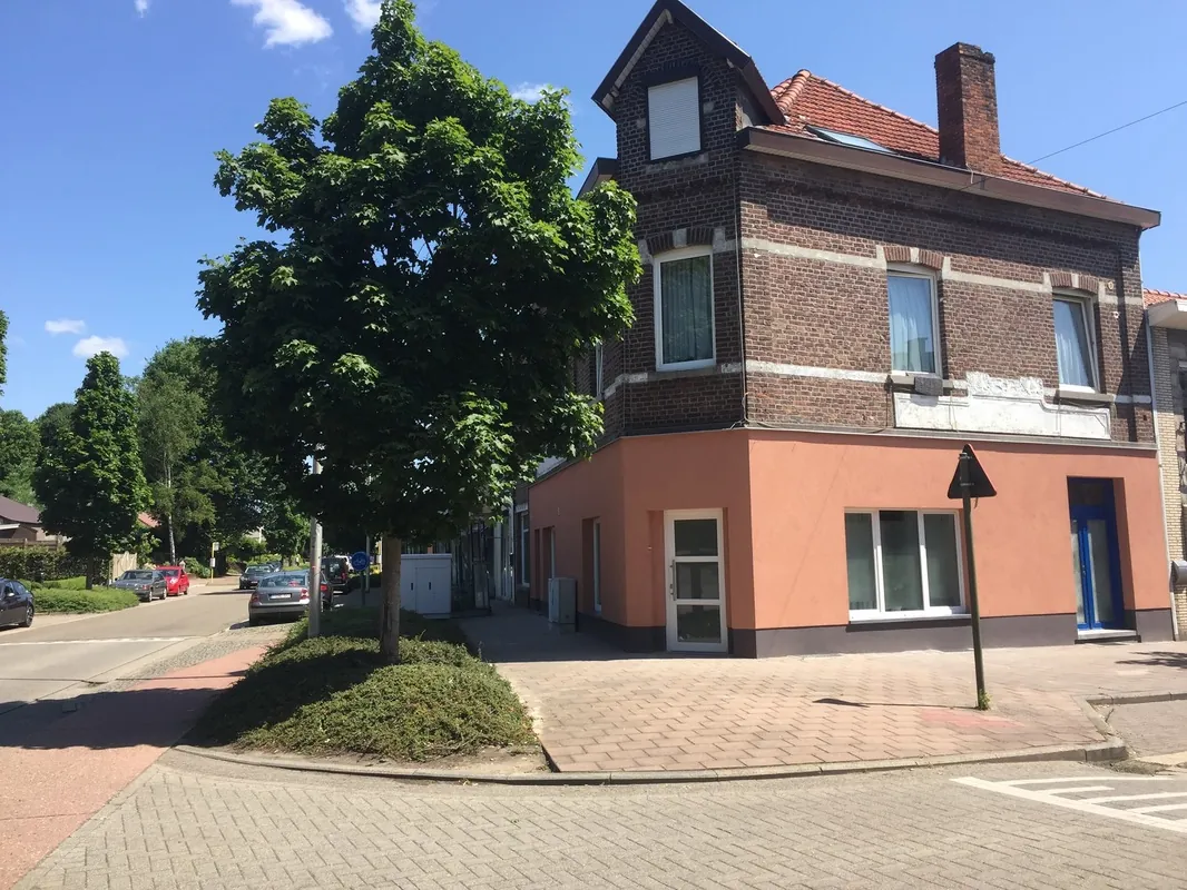 Het hoekpand van Studentenhuis Vennie in de Vennestraat in Genk